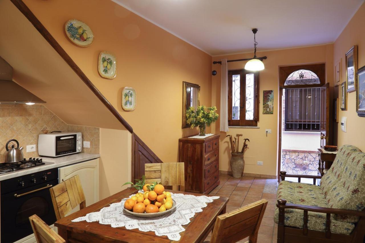 タオルミーナCasa Antico Borgo Cuseniアパートメント エクステリア 写真