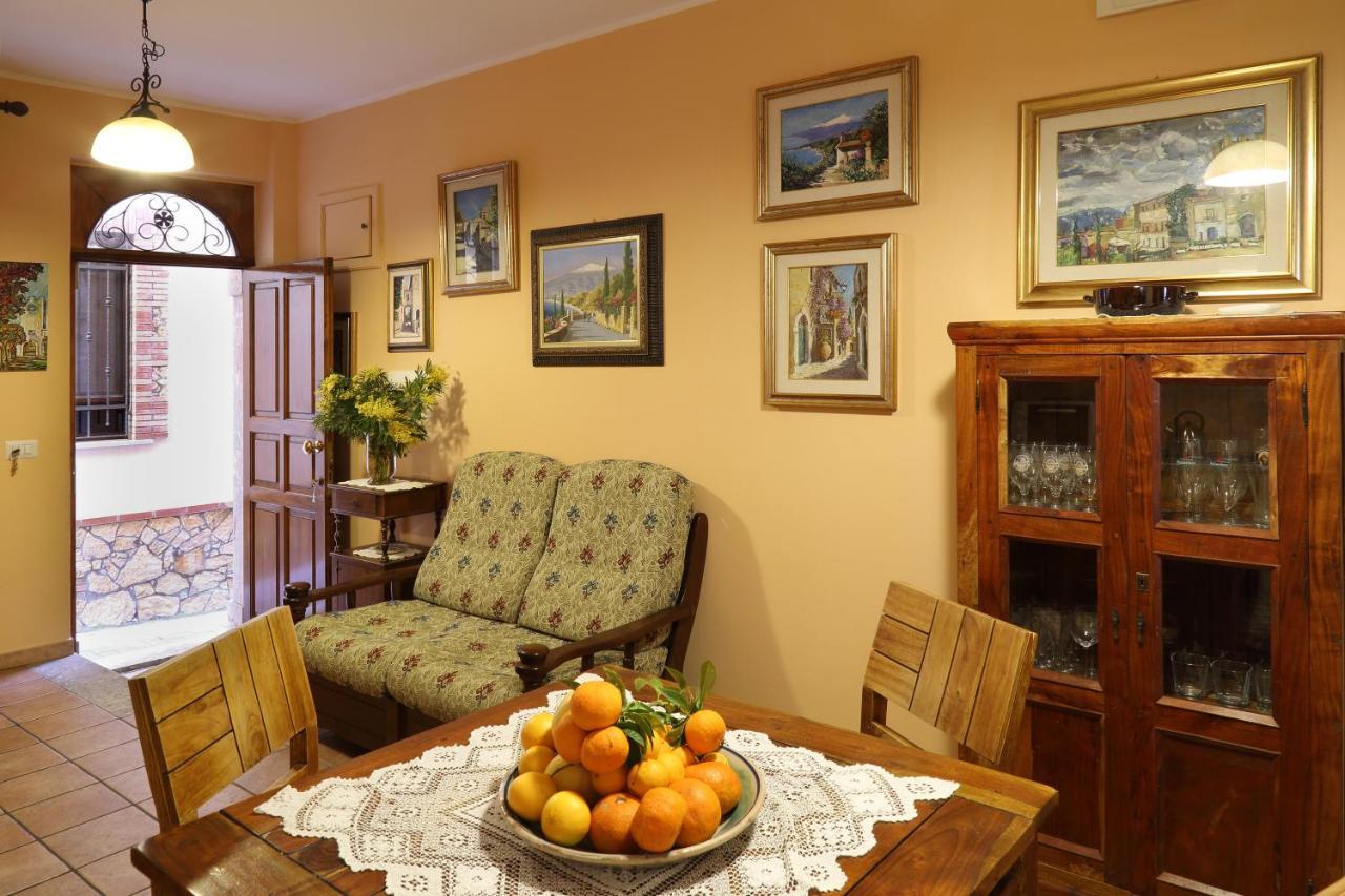 タオルミーナCasa Antico Borgo Cuseniアパートメント エクステリア 写真