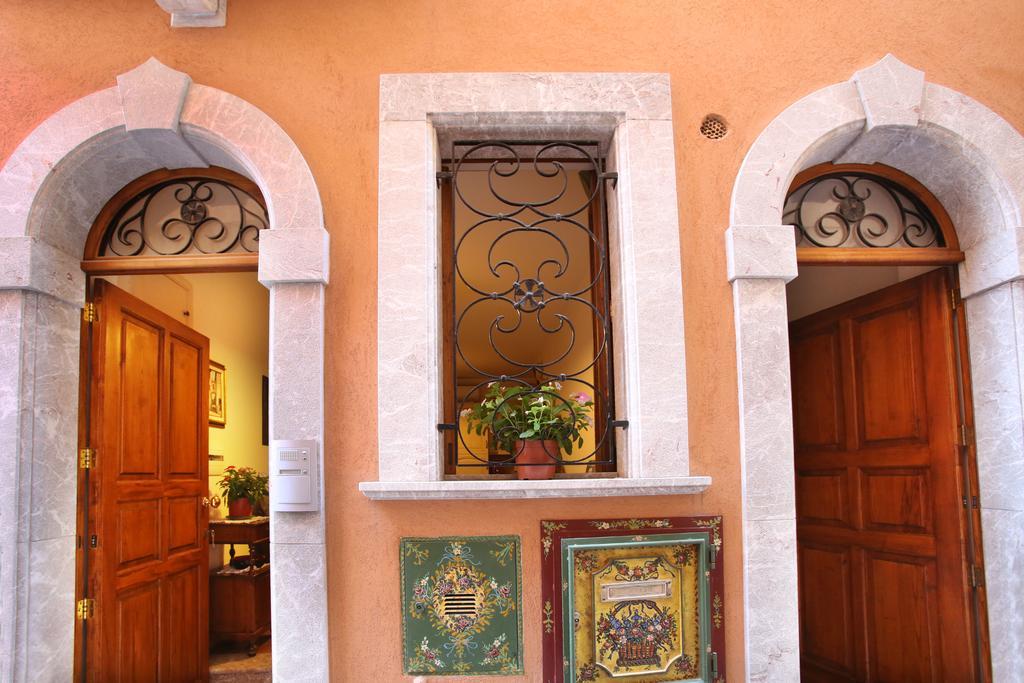 タオルミーナCasa Antico Borgo Cuseniアパートメント エクステリア 写真